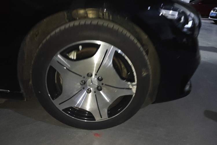 Used Mercedes-Benz Maybach S-Class 2021 S 480 4MATIC Right Front Wheel Hub