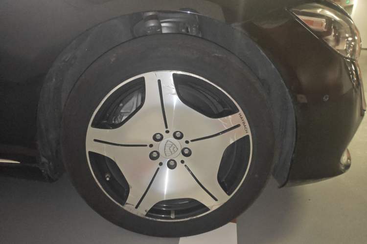 Used Mercedes-Benz Maybach S-Class 2021 S 480 4MATIC Right Front Wheel Hub