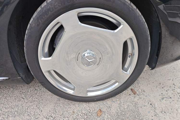 Used Mercedes-Benz Maybach S-Class 2021 S 480 4MATIC Right Front Wheel Hub