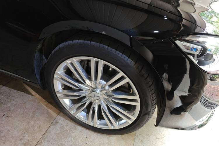 Used Mercedes-Benz Maybach S-Class 2021 S 580 4MATIC Right Front Wheel Hub