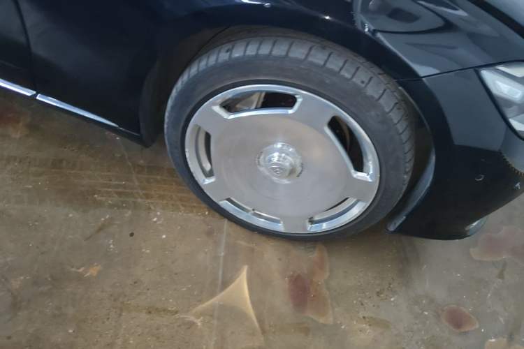 Used Mercedes-Benz Maybach S-Class 2021 S 480 4MATIC Right Front Wheel Hub