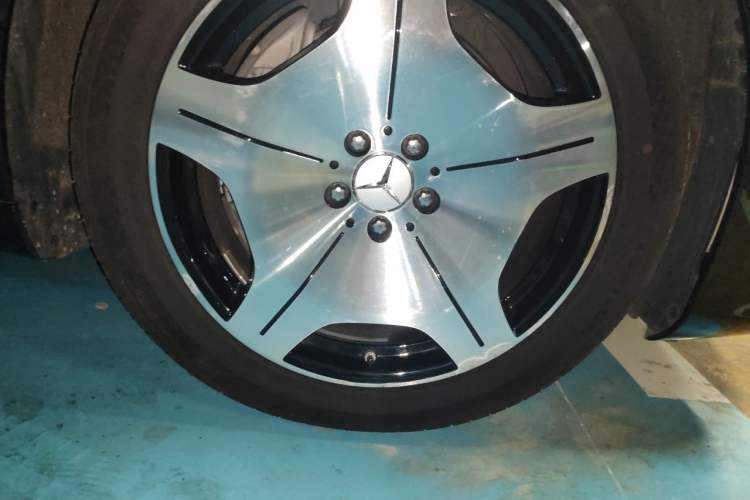 Used Mercedes-Benz Maybach S-Class 2021 S 480 4MATIC Right Front Wheel Hub