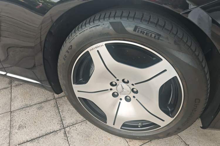 Used Mercedes-Benz Maybach S-Class 2021 S 480 4MATIC Right Front Wheel Hub