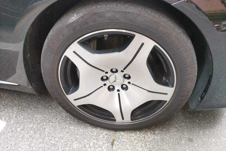 Used Mercedes-Benz Maybach S-Class 2021 S 480 4MATIC Right Front Wheel Hub