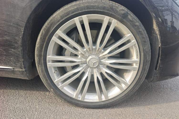 Used Mercedes-Benz Maybach S-Class 2021 S 580 4MATIC Right Front Wheel Hub