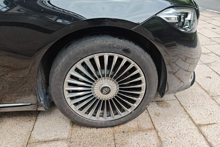 Used Mercedes-Benz Maybach S-Class 2021 S 480 4MATIC Right Front Wheel Hub