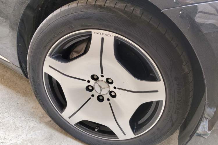 Used Mercedes-Benz Maybach S-Class 2021 S 480 4MATIC Right Front Wheel Hub