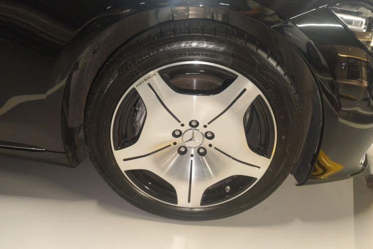 Used Mercedes-Benz Maybach S-Class 2021 S 480 4MATIC Right Front Wheel Hub