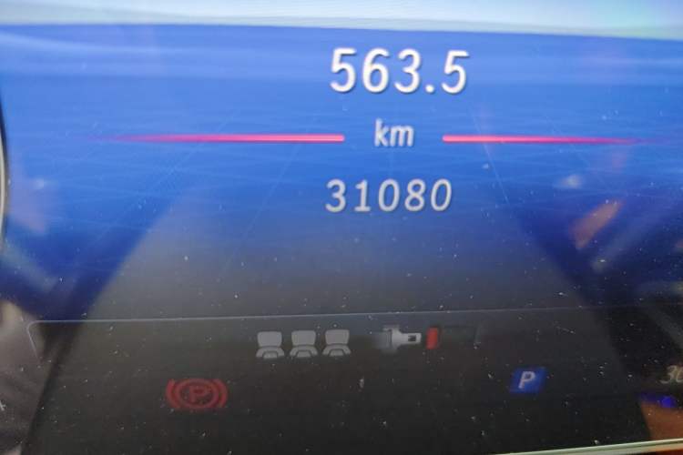 Used Mercedes-Benz Maybach S-Class 2021 S 480 4MATIC Odometer Close Up