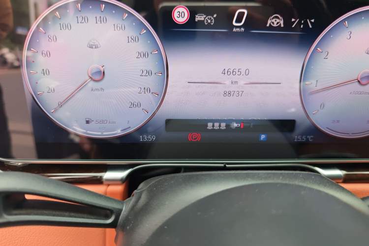 Used Mercedes-Benz Maybach S-Class 2021 S 480 4MATIC Odometer Close Up