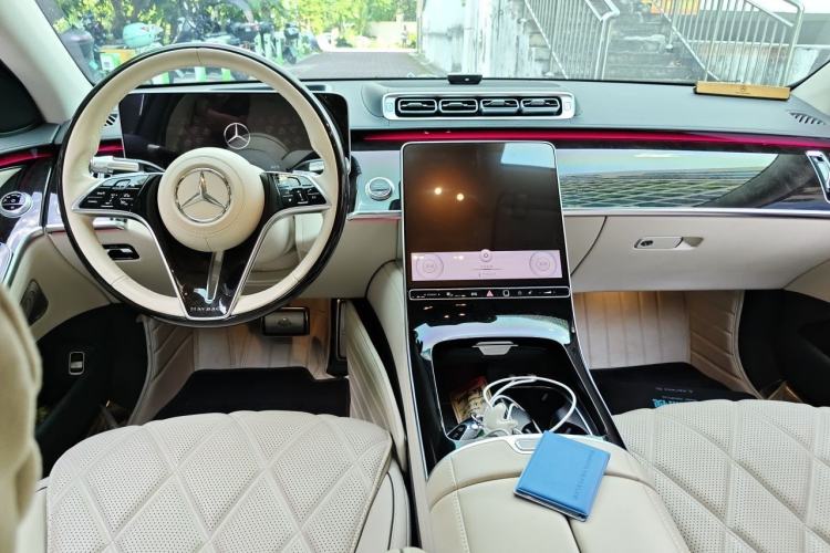 Used Mercedes-Benz Maybach S-Class 2021 S 480 4MATIC Center Console