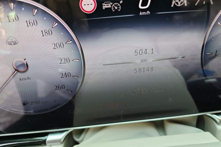 Used Mercedes-Benz Maybach S-Class 2021 S 480 4MATIC Odometer Close Up