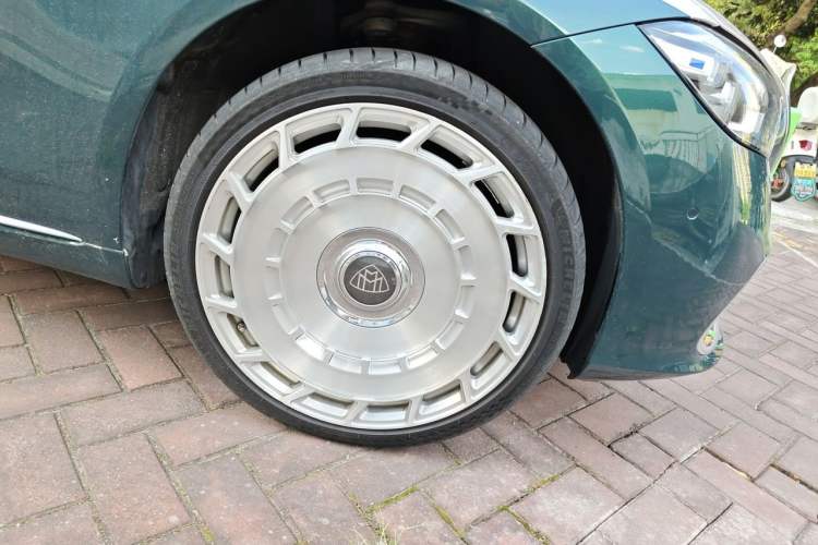 Used Mercedes-Benz Maybach S-Class 2021 S 480 4MATIC Right Front Wheel Hub