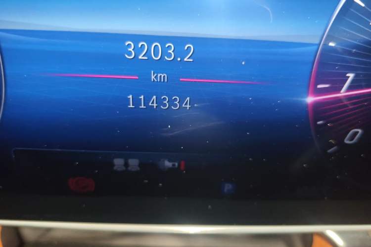 Used Mercedes-Benz Maybach S-Class 2021 S 480 4MATIC Odometer Close Up