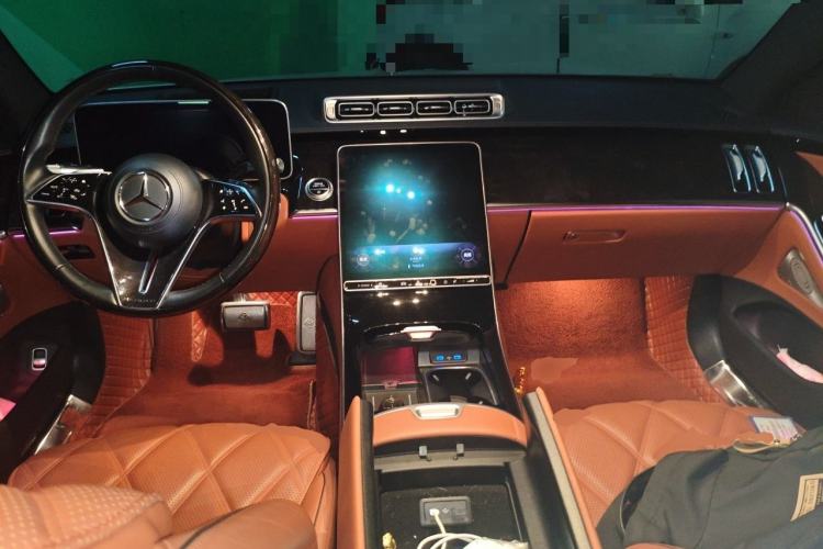 Used Mercedes-Benz Maybach S-Class 2022 S 480 4MATIC Intelligent Premium Special Edition Center Console