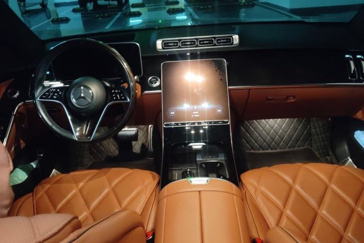 Used Mercedes-Benz Maybach S-Class 2022 S 480 4MATIC Intelligent Premium Special Edition Center Console