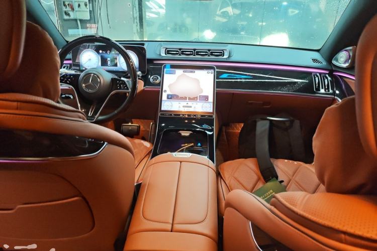Used Mercedes-Benz Maybach S-Class 2022 S 480 4MATIC Intelligent Premium Special Edition Center Console