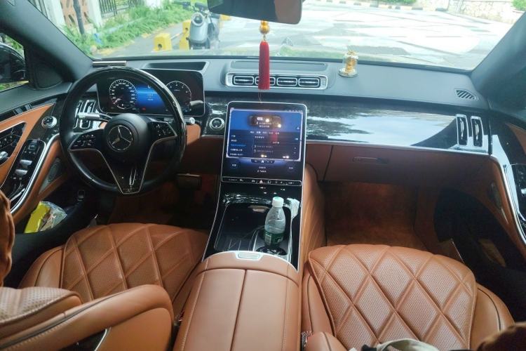 Used Mercedes-Benz Maybach S-Class 2022 S 480 4MATIC Intelligent Premium Special Edition Center Console