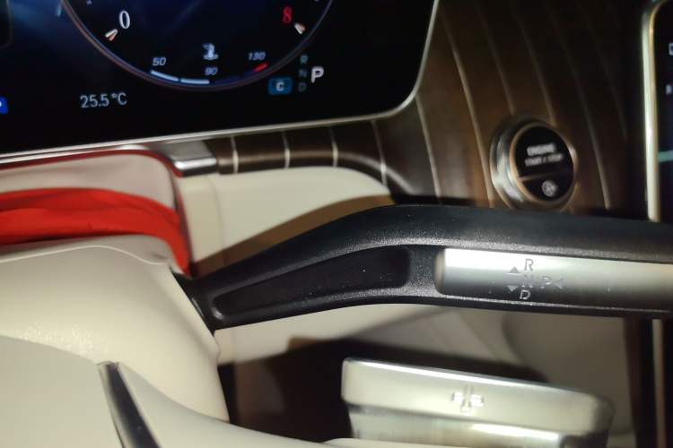 Used Mercedes-Benz Maybach S-Class 2022 S 680 4MATIC Gear Lever