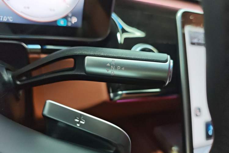 Used Mercedes-Benz Maybach S-Class 2022 S 480 4MATIC Intelligent Premium Special Edition Gear Lever