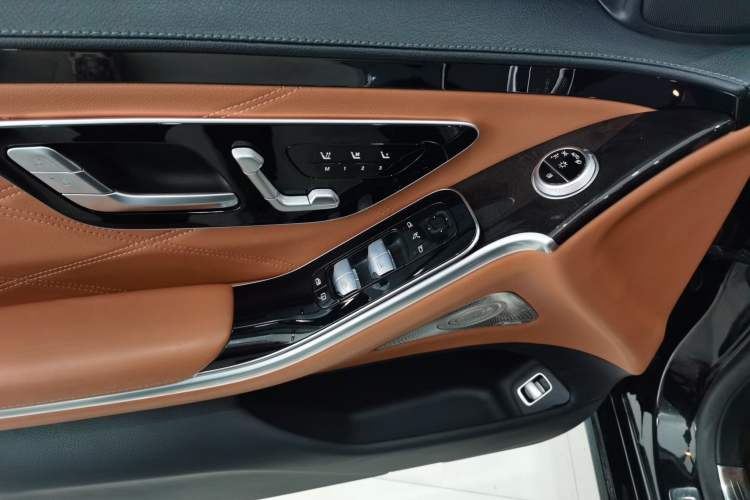 Used Mercedes-Benz Maybach S-Class 2022 S 480 4MATIC Intelligent Premium Special Edition Interior 4