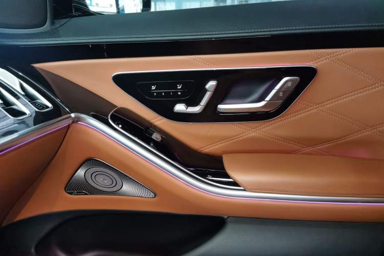 Used Mercedes-Benz Maybach S-Class 2022 S 480 4MATIC Intelligent Premium Special Edition Interior 9