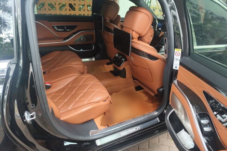 Used Mercedes-Benz Maybach S-Class 2022 S 480 4MATIC Intelligent Premium Special Edition Left Rear Seat