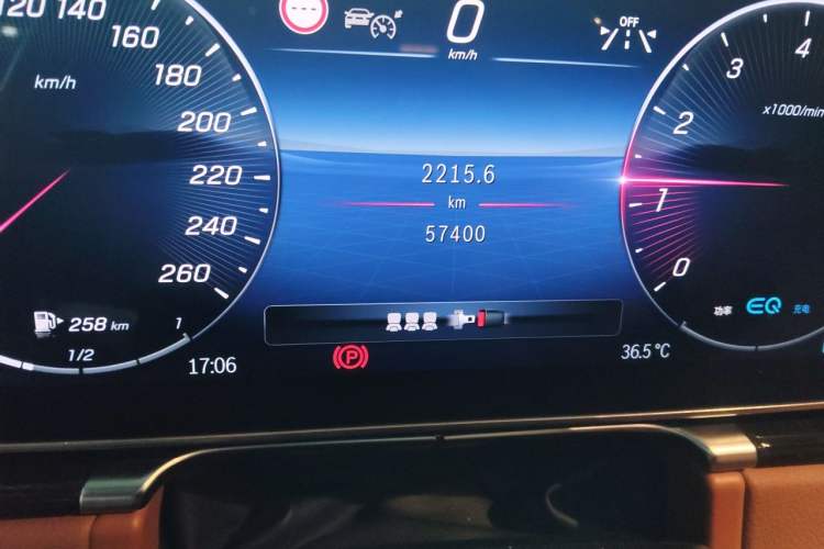 Used Mercedes-Benz Maybach S-Class 2022 S 480 4MATIC Intelligent Premium Special Edition Odometer Close Up