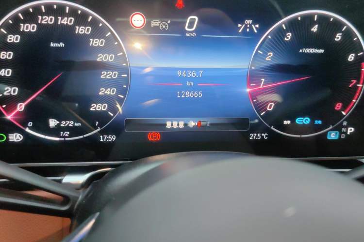 Used Mercedes-Benz Maybach S-Class 2022 S 480 4MATIC Intelligent Premium Special Edition Odometer Close Up