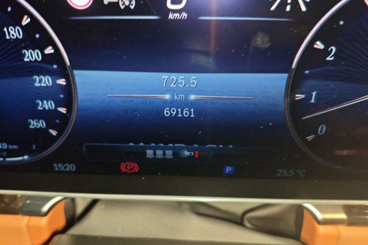 Used Mercedes-Benz Maybach S-Class 2022 S 480 4MATIC Intelligent Premium Special Edition Odometer Close Up