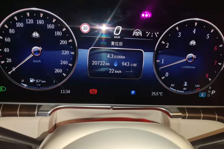 Used Mercedes-Benz Maybach S-Class 2022 S 680 4MATIC Odometer Close Up