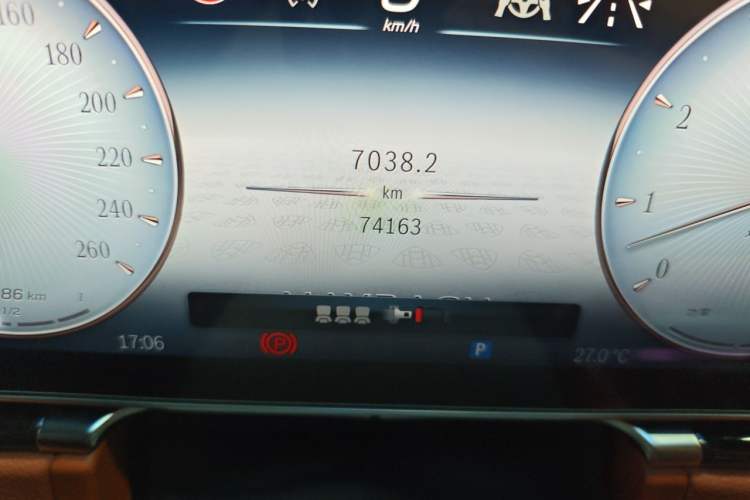 Used Mercedes-Benz Maybach S-Class 2022 S 480 4MATIC Intelligent Premium Special Edition Odometer Close Up