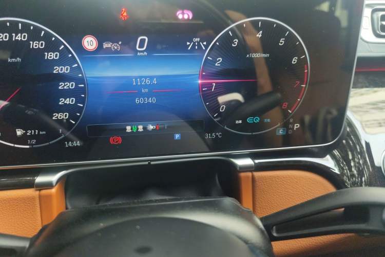 Used Mercedes-Benz Maybach S-Class 2022 S 480 4MATIC Intelligent Premium Special Edition Odometer Close Up