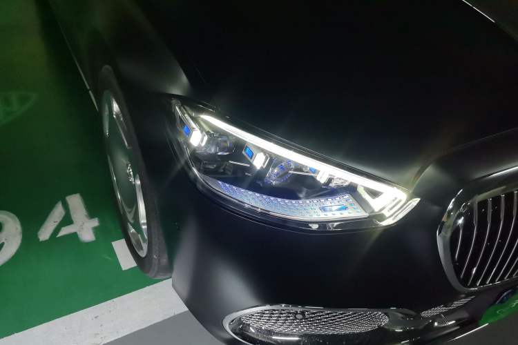 Used Mercedes-Benz Maybach S-Class 2022 S 680 4MATIC Right Front Headlight
