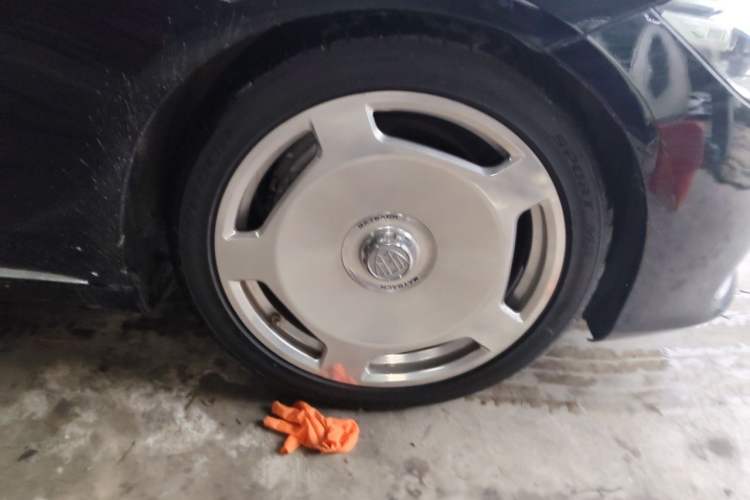 Used Mercedes-Benz Maybach S-Class 2022 S 480 4MATIC Intelligent Premium Special Edition Right Front Wheel Hub
