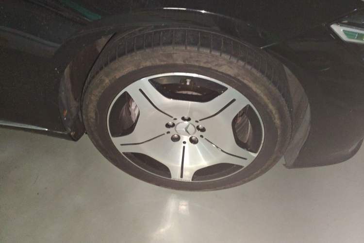 Used Mercedes-Benz Maybach S-Class 2022 S 480 4MATIC Intelligent Premium Special Edition Right Front Wheel Hub