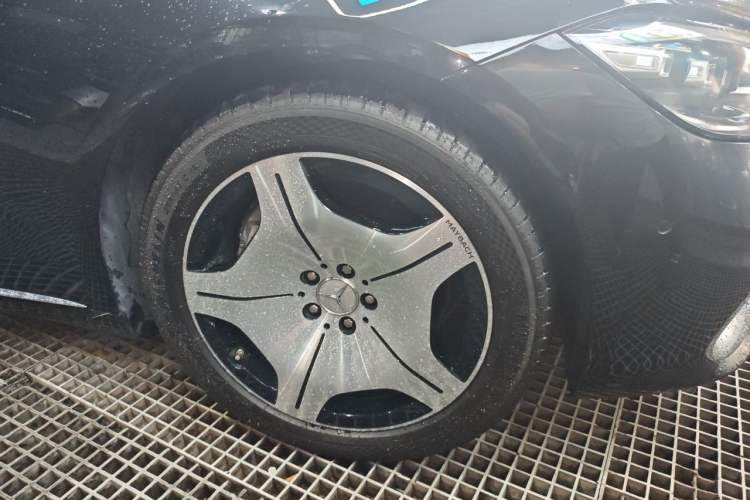Used Mercedes-Benz Maybach S-Class 2022 S 480 4MATIC Intelligent Premium Special Edition Right Front Wheel Hub