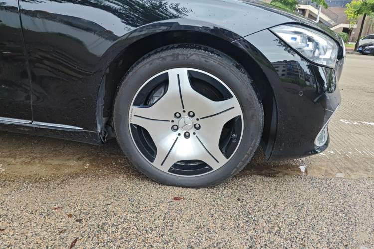 Used Mercedes-Benz Maybach S-Class 2022 S 480 4MATIC Intelligent Premium Special Edition Right Front Wheel Hub