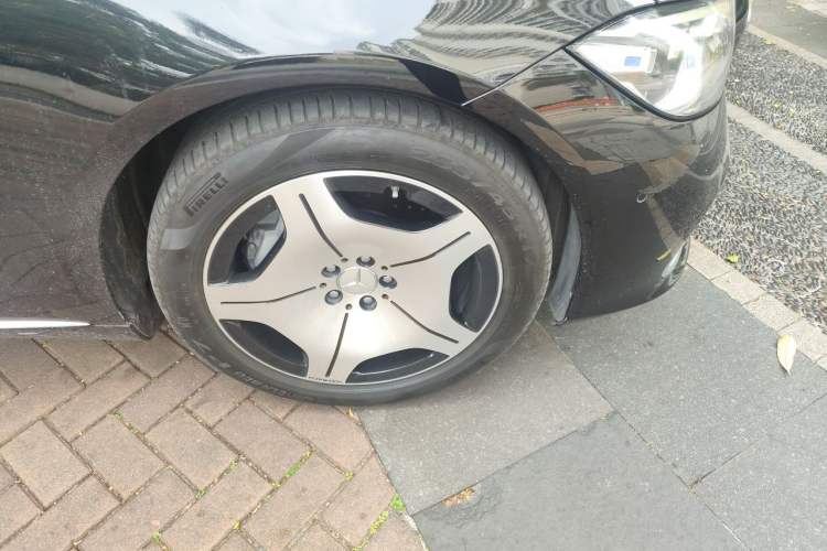 Used Mercedes-Benz Maybach S-Class 2022 S 480 4MATIC Intelligent Premium Special Edition Right Front Wheel Hub