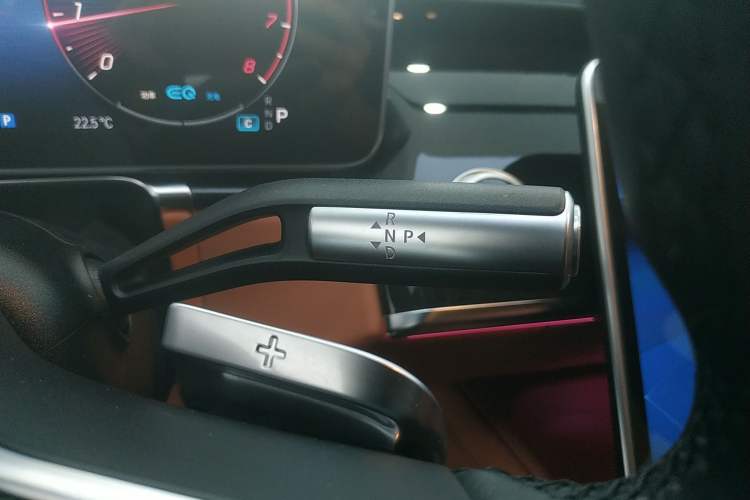 Used Mercedes-Benz Maybach S-Class 2022 S 480 4MATIC Intelligent Premium Special Edition Gear Lever