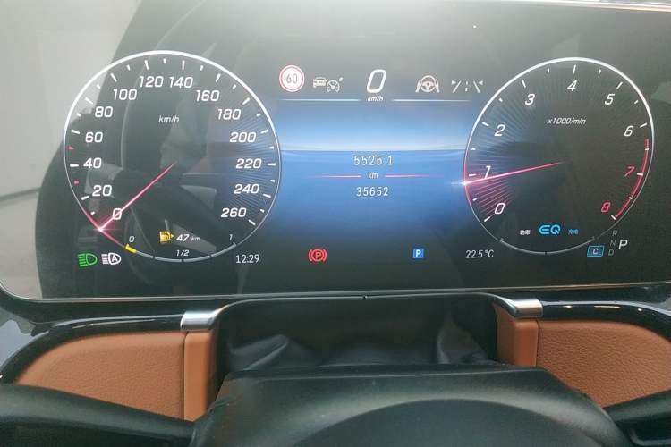 Used Mercedes-Benz Maybach S-Class 2022 S 480 4MATIC Intelligent Premium Special Edition Odometer Close Up