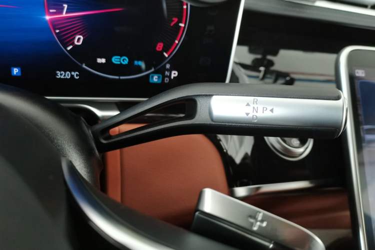 Used Mercedes-Benz Maybach S-Class 2022 S 480 4MATIC Intelligent Premium Special Edition Gear Lever