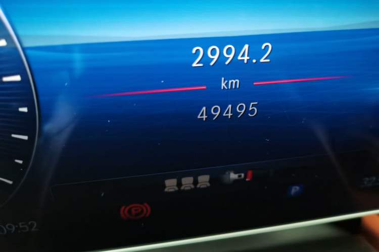 Used Mercedes-Benz Maybach S-Class 2022 S 480 4MATIC Intelligent Premium Special Edition Odometer Close Up