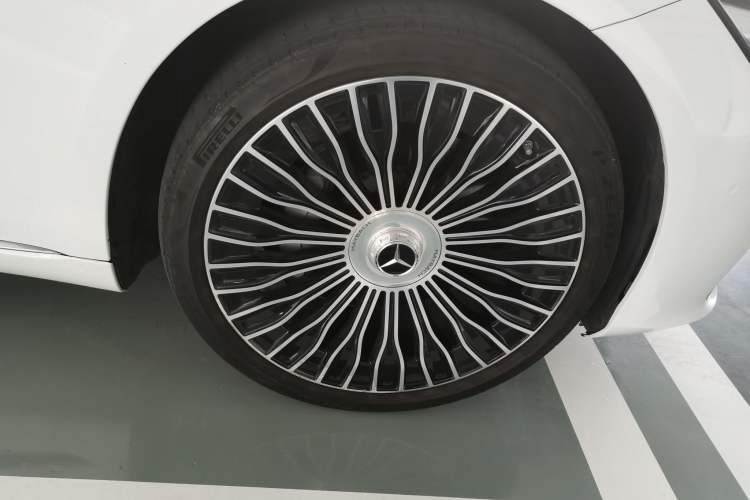 Used Mercedes-Benz Maybach S-Class 2022 S 480 4MATIC Intelligent Premium Special Edition Right Front Wheel Hub