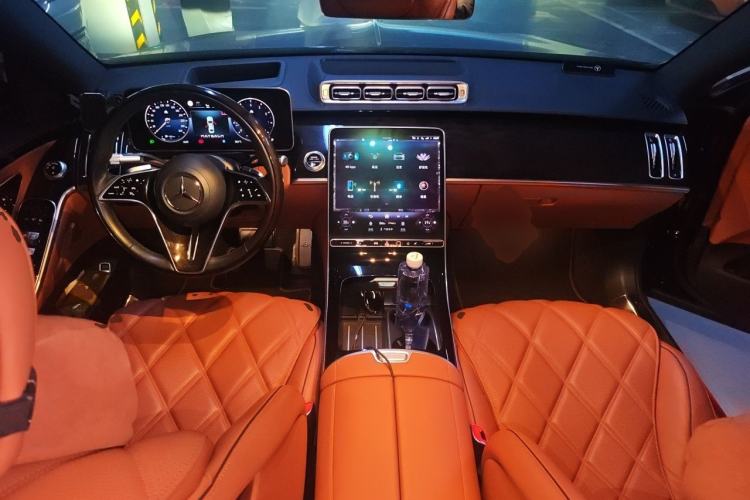 Used Mercedes-Benz Maybach S-Class 2023 S 480 4MATIC Center Console