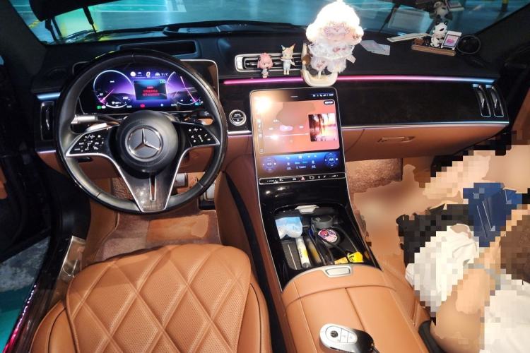 Used Mercedes-Benz Maybach S-Class 2023 S 480 4MATIC Center Console