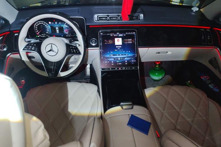 Used Mercedes-Benz Maybach S-Class 2023 S 480 4MATIC Center Console
