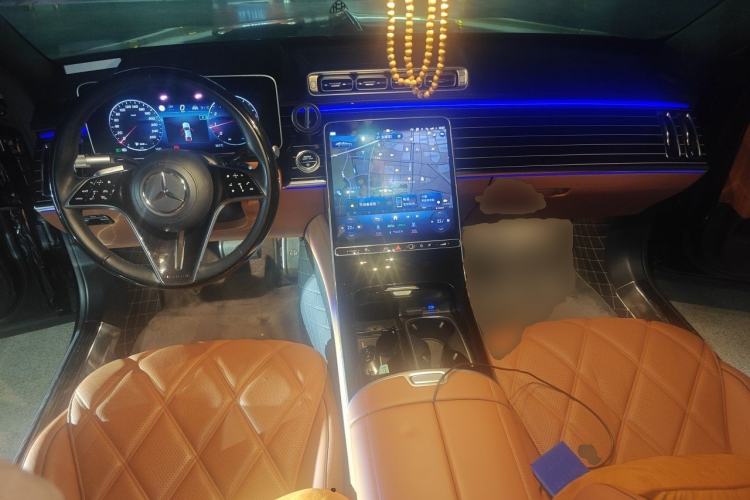 Used Mercedes-Benz Maybach S-Class 2023 S 480 4MATIC Center Console