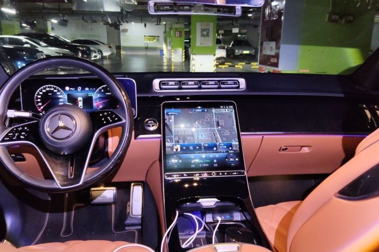Used Mercedes-Benz Maybach S-Class 2023 S 480 4MATIC Center Console