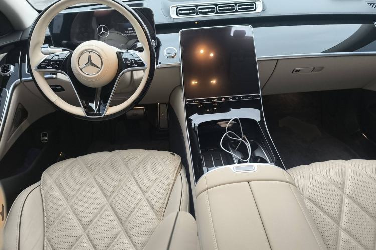 Used Mercedes-Benz Maybach S-Class 2023 S 480 4MATIC Center Console
